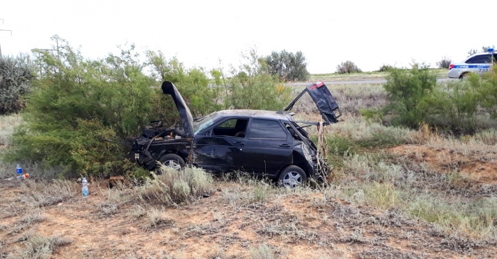 На трассе Волгоград — Астрахань перевернулась машина. Водитель в реанимации