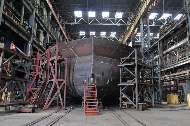 Поставщики труб через суд выбили долги у завода «Лотос»