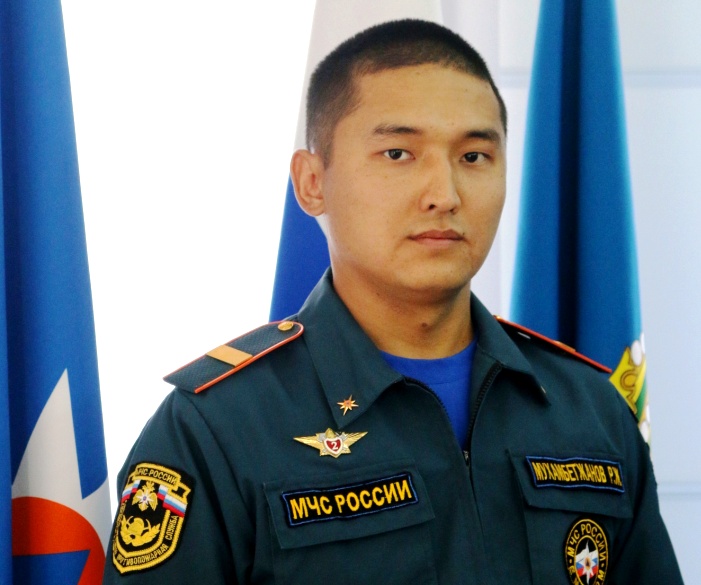 Времени ждать просто не было: астраханский пожарный в третий раз за свою жизнь спас людей