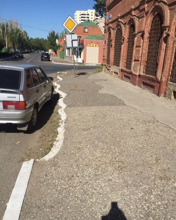 В Астрахани обнаружен пьяный асфальт 