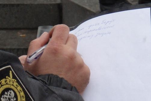 Что написано пером... В Астрахани полицейский внес правки в протокол, чтобы упростить себе работу