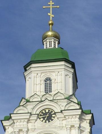 На старой башне Астраханского кремля сняли часы