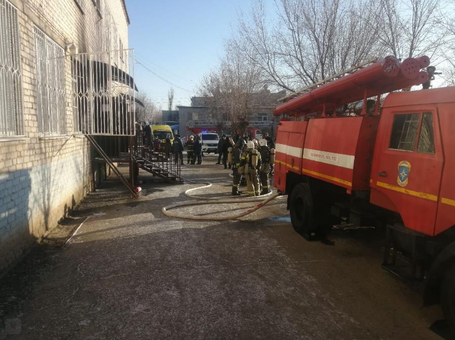 Прокуратура начала проверку в связи с гибелью людей на пожаре в астраханской инфекционной больнице