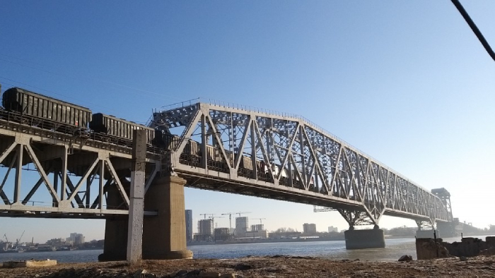 Завтра в Астрахани разведут Старый мост﻿