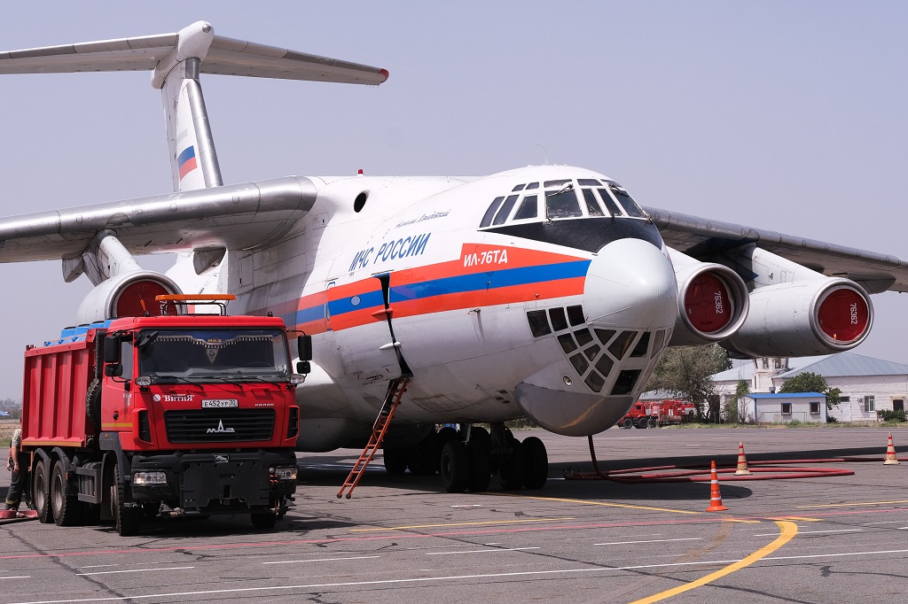МЧС Калмыкии, Дагестана и Волгоградской области помогают тушить пожары в Астраханском регионе
