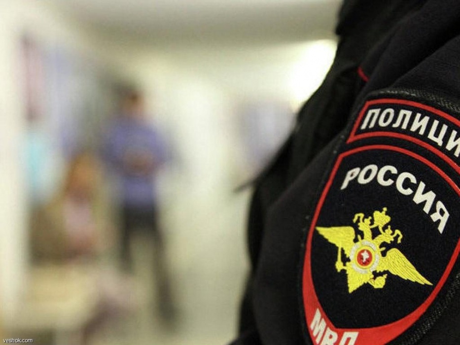 В Астрахани продавщица круглосуточного магазина уснула на рабочем месте и получила неприятности 