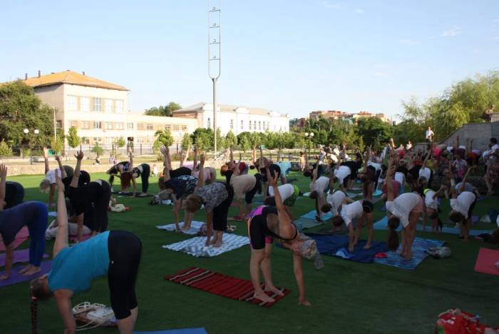 В Астрахани пройдет Международный день йоги  