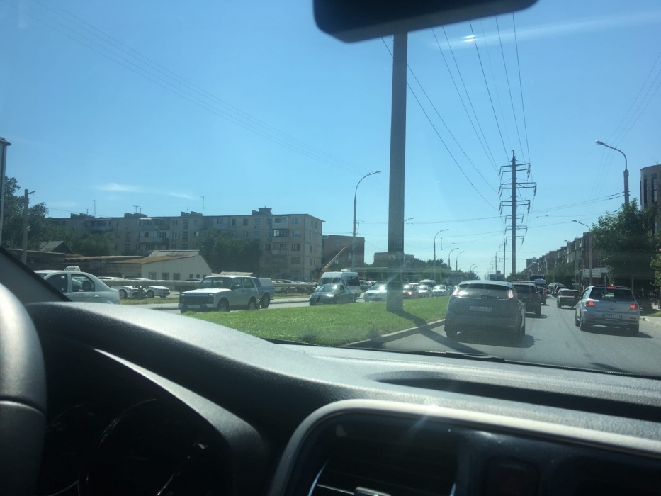 Улица Н.Островского встала в глухую пробку