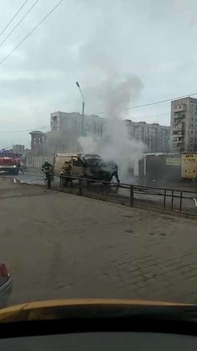 В Астрахани на дороге сгорела "ГАЗель". Кадры происшествия появились в соцсети