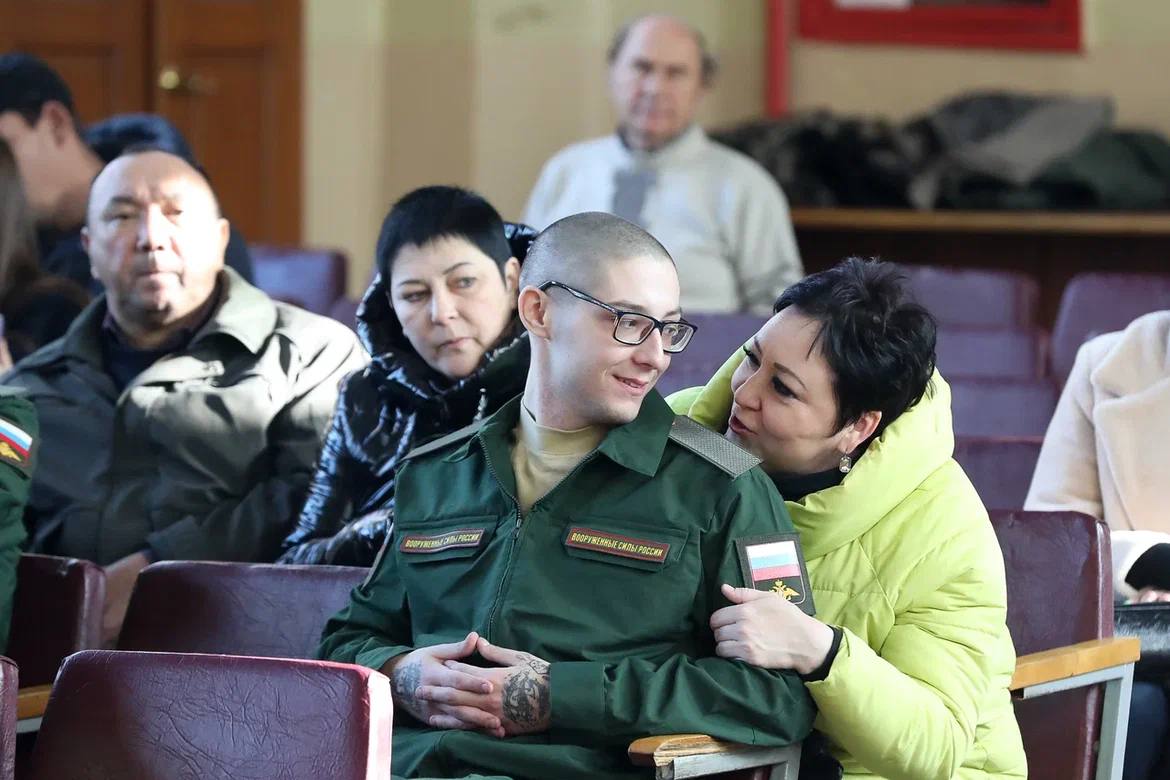 Из Астрахани отправили первых в осеннем призыве срочников