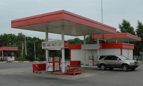 Астраханский сенатор предлагает продавать на заправках алкоголь  