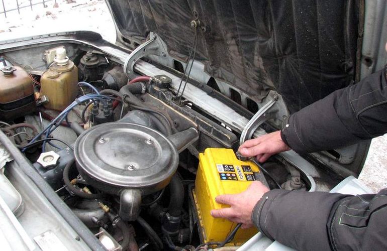 Водители, спокойнее: в Астрахани пойманы парни, воровавшие аккумуляторы из авто