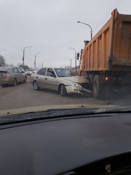 Авария на ж/д мосту в Астрахани парализовала движение