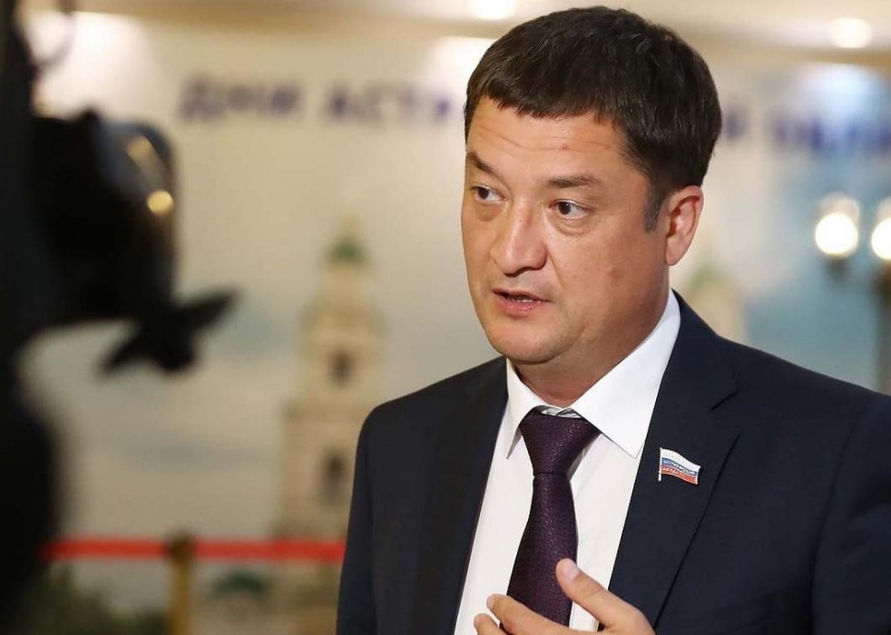 Дума Астраханской области попрощалась с Ринатом Аюповым заочно