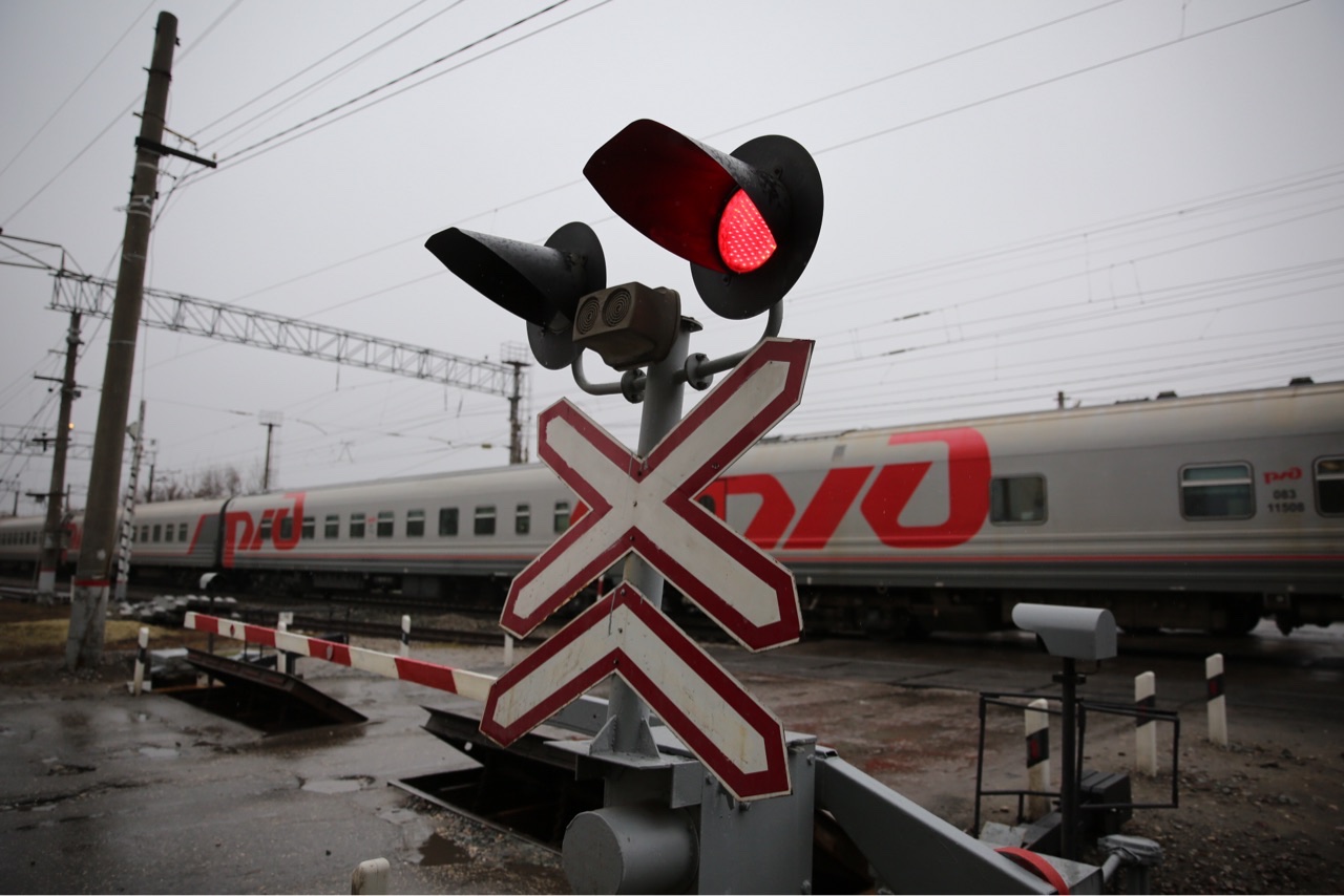 В Астрахани ограничат движение через популярный железнодорожный переезд 