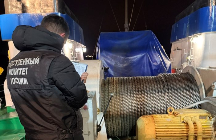 Под Астраханью при транспортировке баржи по Волге погиб электромеханик