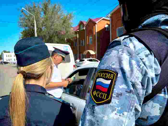 В Астрахани с автомобилистов-должников добились оплаты более четверти миллиона рублей долга