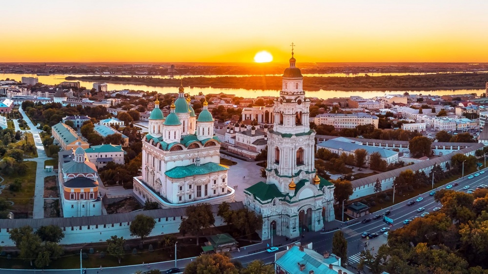 Хорошие люди, жара, дешевые коммуналка и такси: астраханцы рассказали, почему не хотят уезжать из Астрахани
