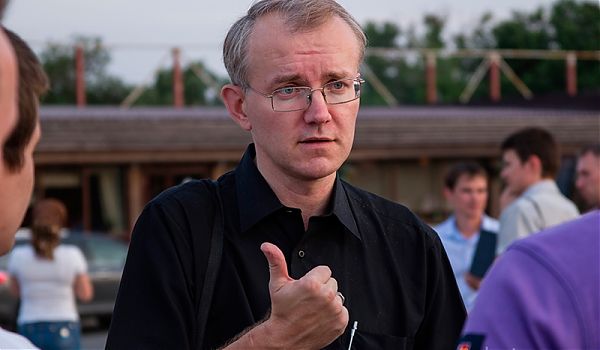 Олег Шеин просит астраханского прокурора через суд списать долги населения за коммуналку