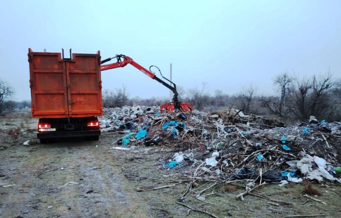 В Астрахани взялись за ликвидацию крупной свалки на северной окраине города