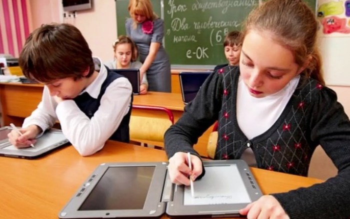 До пятого тысяча – ни-ни: Минпрос определил учебную нагрузку школьников на год