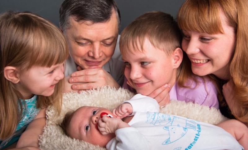 Многодетным семьям в Астраханской области помогут не только землёй