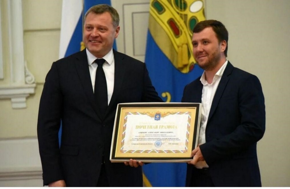 За что Игорь Бабушкин наградил журналиста Алымова Почетной грамотой губернатора