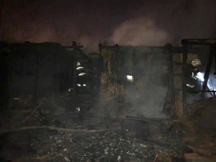 Ночью в Астрахани и области неизвестные подожгли дома 