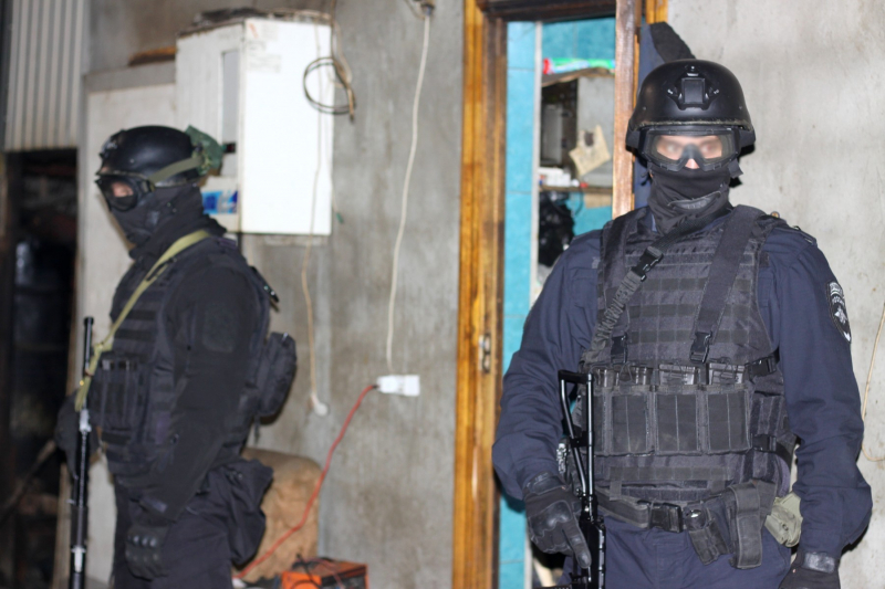 Опубликованы кадры прикрытия подпольного рыбного цеха в Астрахани