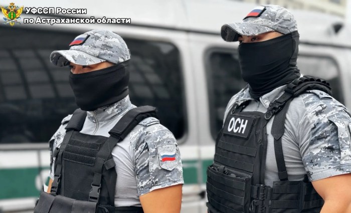 Астраханские приставы выдворили 12 нелегалов прямым рейсом из Шереметьево