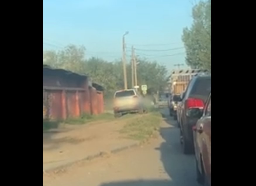 Астраханец проехался по обочине за 750 рублей: видео