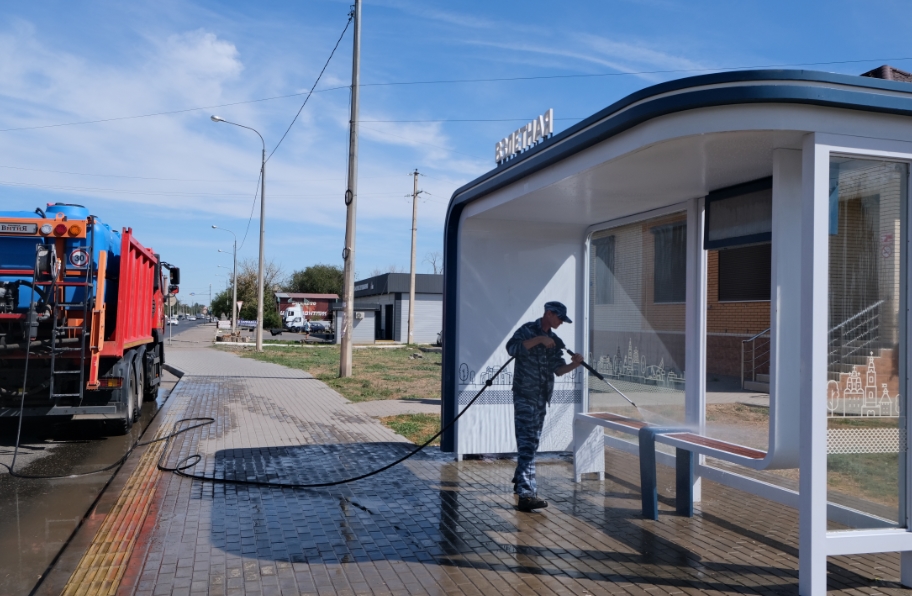 Фасады и ограждения в Астрахани приводят в порядок