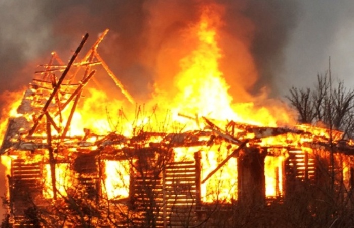 В астраханском селе на севере региона при пожаре погибла женщина