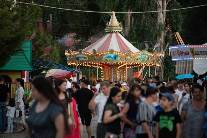 Как астраханцы прощались с детством и парком "Планета": фоторепортаж