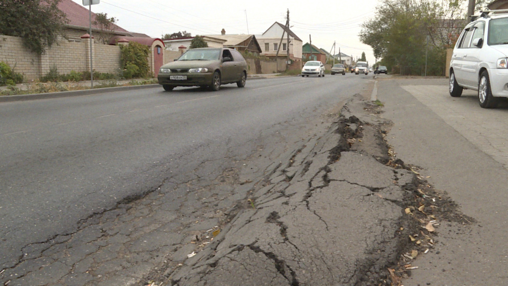 Астраханские дороги ремонтируют с помощью современных технологий и материалов