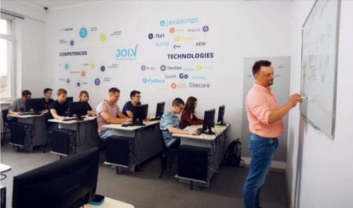 Высокая зарплата, удобная удаленка: куда пойти учиться, чтобы обеспечить себе безбедное будущее