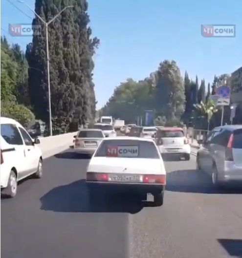 Астраханец не пропустил машину скорой помощи с тяжелобольным человеком