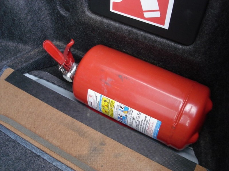 Астраханец получил ожоги, пытаясь самостоятельно потушить свой загоревшийся на трассе автомобиль