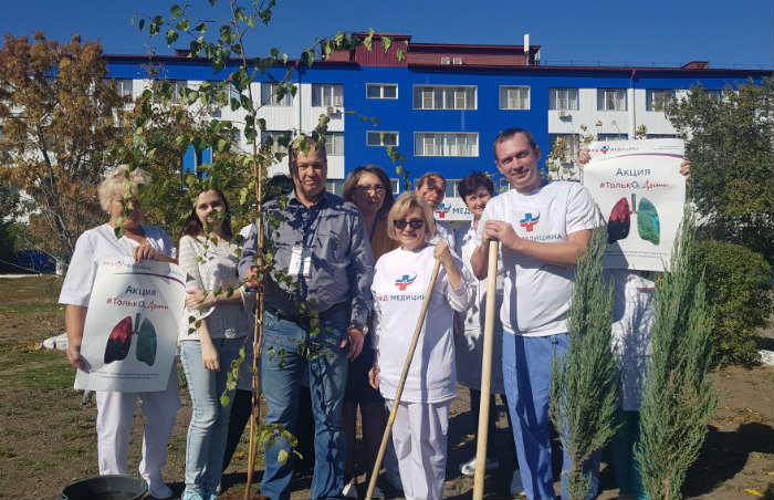 Астраханские медики помогают восстанавливать сгоревшие леса