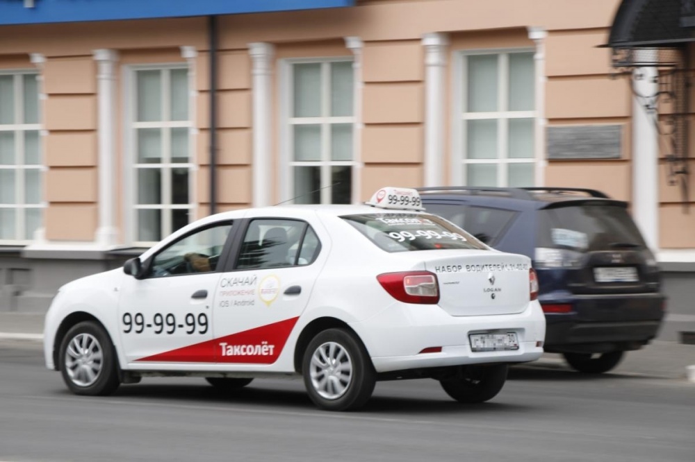 В Астрахани водитель Таксолета принял роды прямо в машине