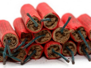 Астраханские пограничники обнаружили склад боеприпасов