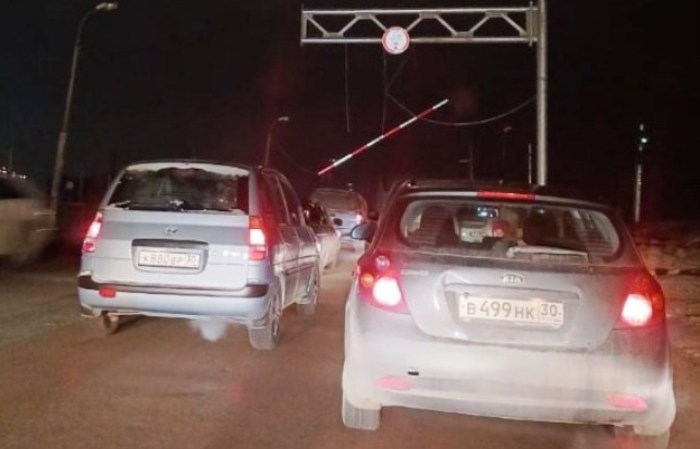 Астраханские госавтоинспекторы нашли того, кто сбил рамку на  Старом мосту