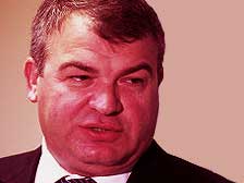 Солдаты у «дачи Сердюкова»