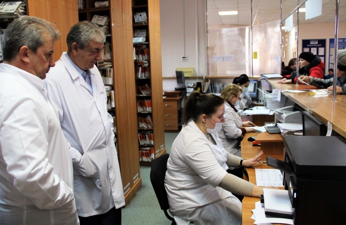 Игорь Бабушкин: Главное – закрепить ценные медицинские кадры в Астраханской области