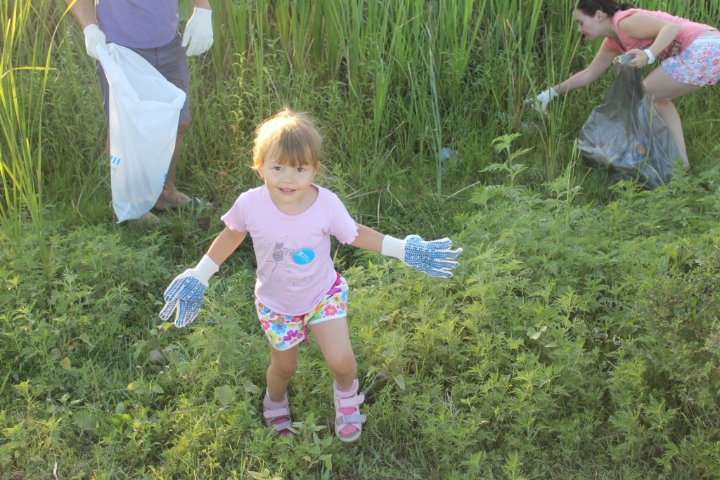  С береговых территорий Астрахани  собрано 428 куб. м мусора