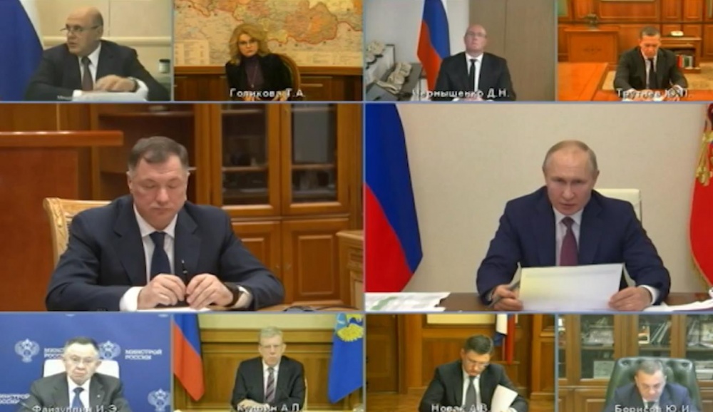 Путин назвал регионы, отстающие по строительству дорог - и Астрахань в этом списке