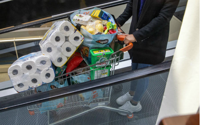 Астраханцы сметают с прилавков макароны, крупу и муку