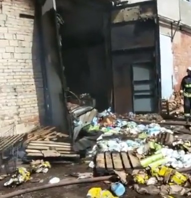 Крупный пожар на складе в Астрахани: подробности, видео