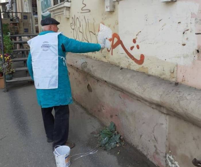 В Астрахани закрасили более 4 тысяч надписей рекламы запрещенки