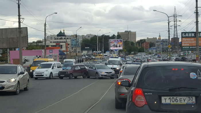 Дурацкие светофоры и знаки, «кривая» разметка – это про Астрахань